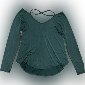 Lazy Sundays @ Apricot Lane Flowy Shirt with open back cross-cross design